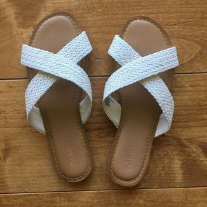 Old Navy • EUC White Slides